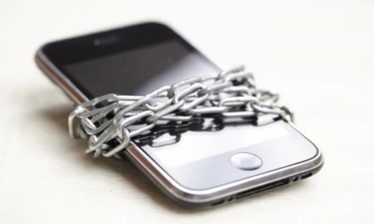 How To Stop Someone From Accessing Your Phone Remotely iPhone & Android